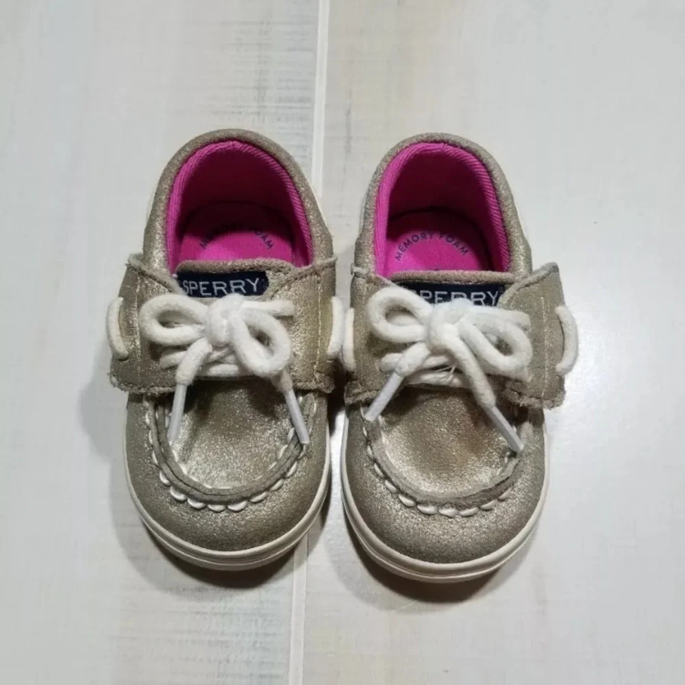 EUC Lot 7 pair Infant Shoes sz 2‎